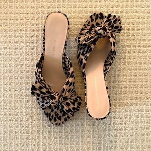 Penny Knot Mule in Leopard
Loeffler Randall size 8.5